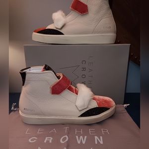 Leather crown sneaker